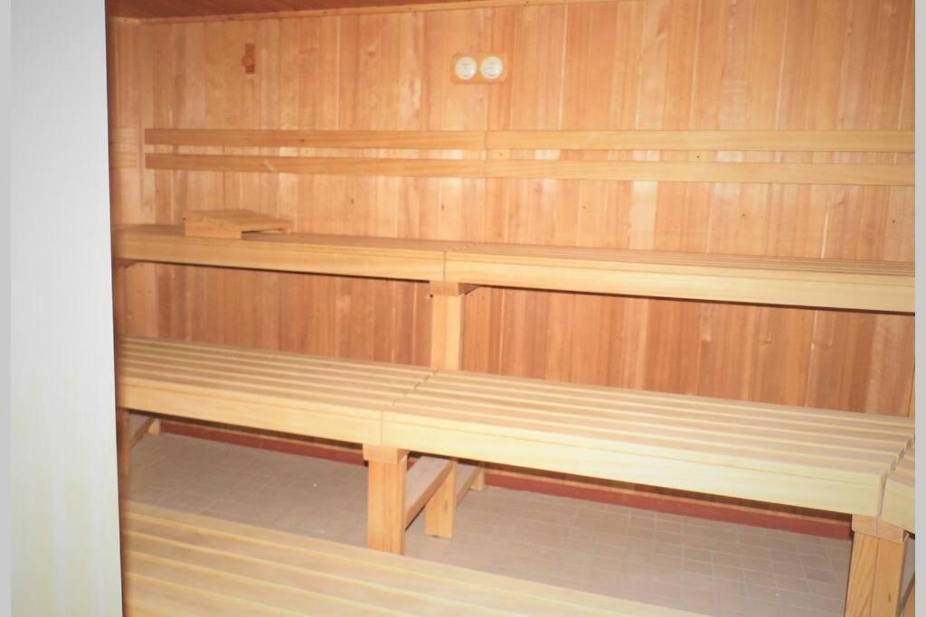 Traveloge Mit Schwimmbad Und Sauna Любек Екстериор снимка