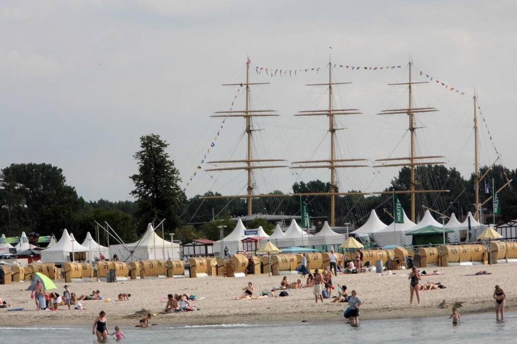 Traveloge Mit Schwimmbad Und Sauna Любек Екстериор снимка
